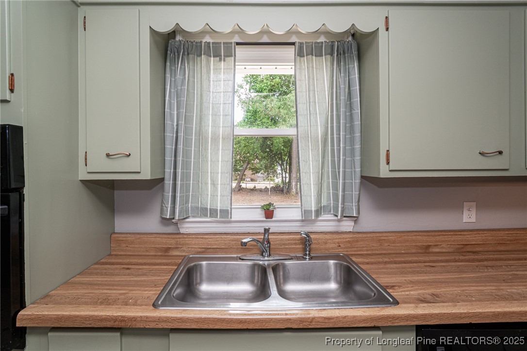 Fayetteville, North Carolina 28304, United States, 3 Bedrooms Bedrooms, ,1 BathroomBathrooms,Residential,Pending,127161