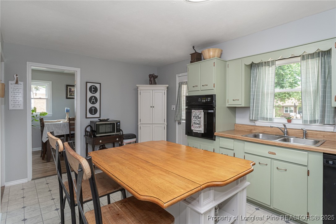 Fayetteville, North Carolina 28304, United States, 3 Bedrooms Bedrooms, ,1 BathroomBathrooms,Residential,Pending,127161