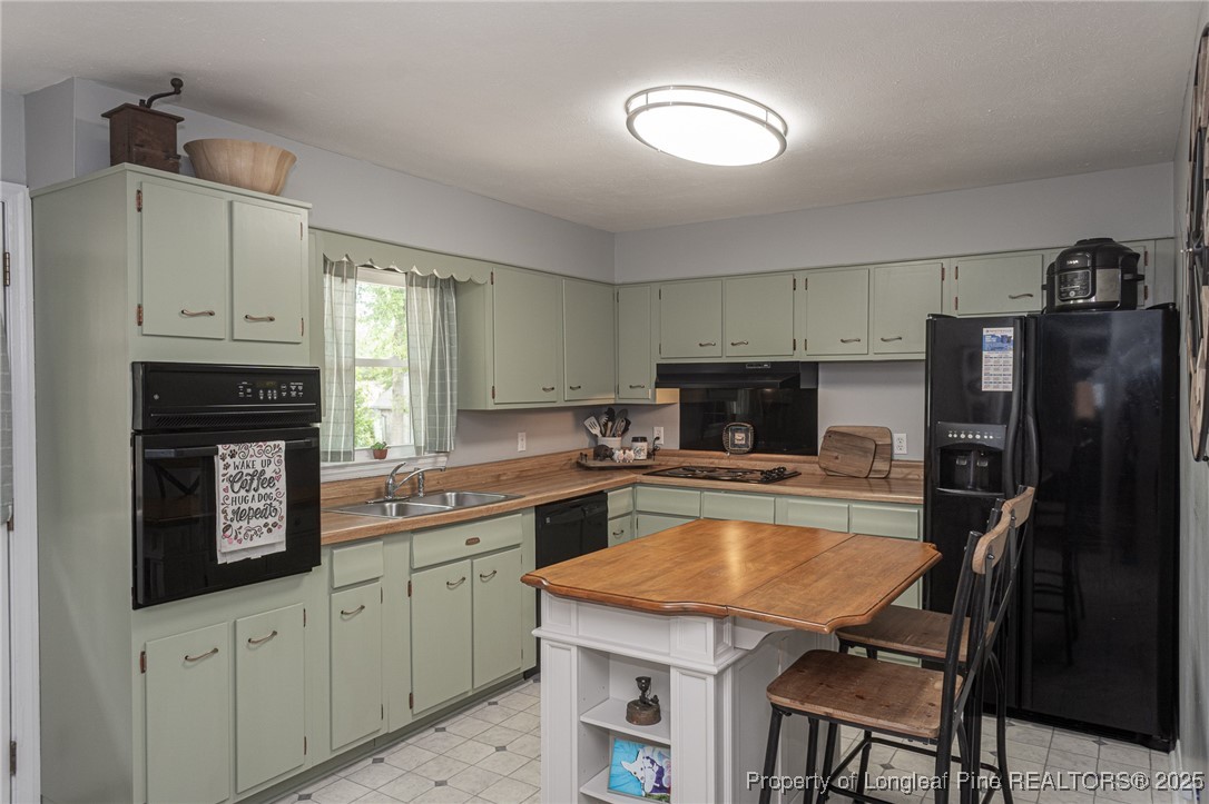 Fayetteville, North Carolina 28304, United States, 3 Bedrooms Bedrooms, ,1 BathroomBathrooms,Residential,Pending,127161