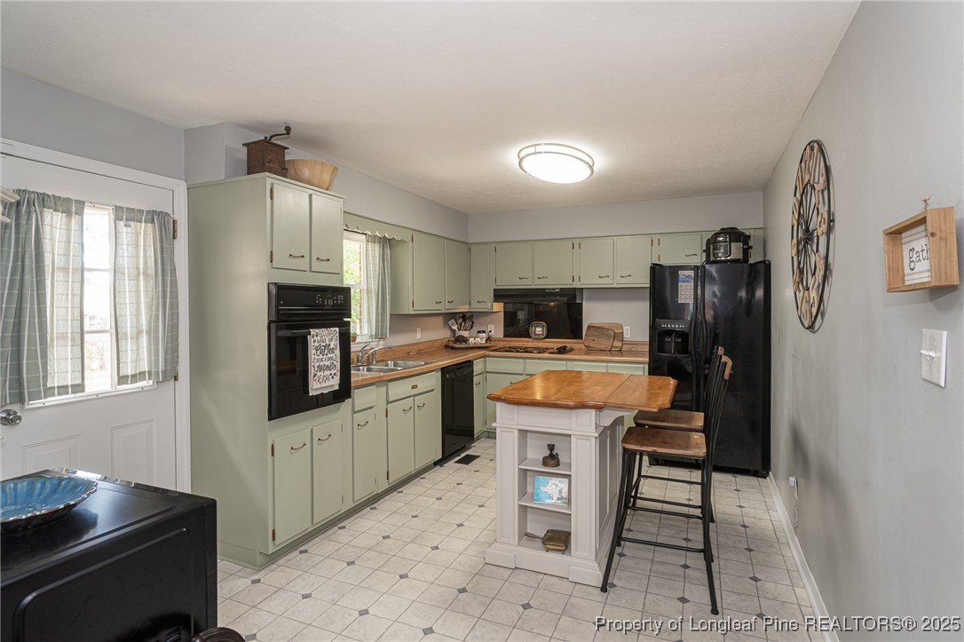 Fayetteville, North Carolina 28304, United States, 3 Bedrooms Bedrooms, ,1 BathroomBathrooms,Residential,Pending,127161