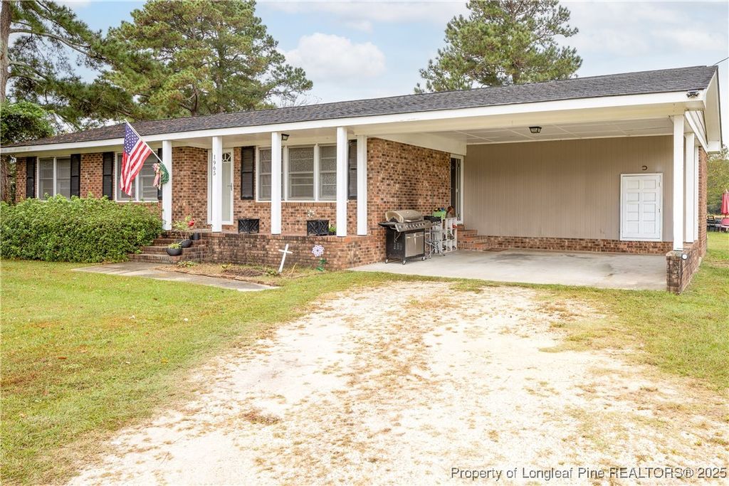Photo of 1965 Green Path Road, Dunn, NC 28334 (MLS # 751632)