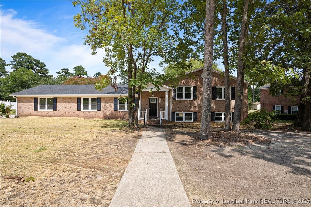 Photo of 822 Southview Circle, Fayetteville, NC 28311 (MLS # 751600)