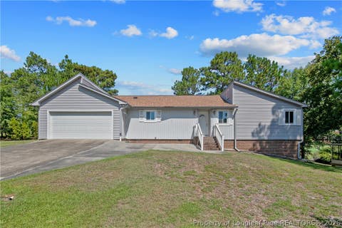 Photo of 401 Carolina Way, Sanford, NC 27332 (MLS # 768293)