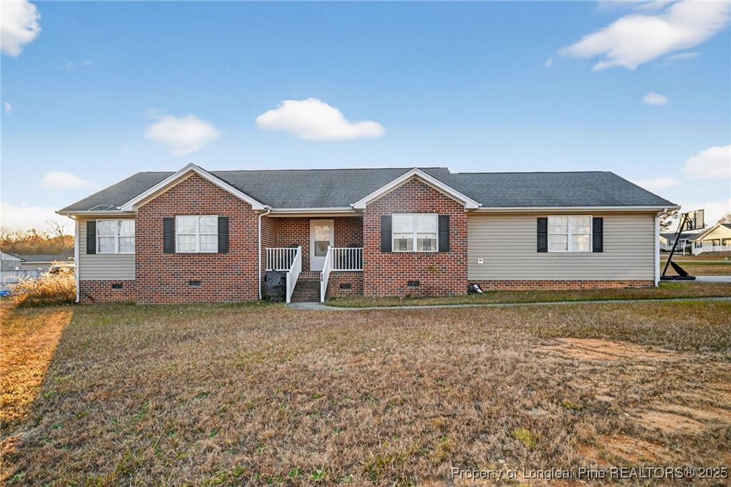 Photo of 54 Canterbury Court, Roanoke Rapids, NC 27870 (MLS # 754171)