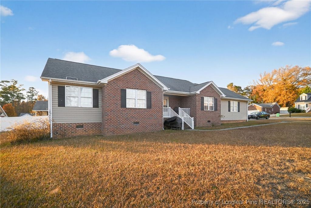 Photo of 54 Canterbury Court, Roanoke Rapids, NC 27870 (MLS # 754171)