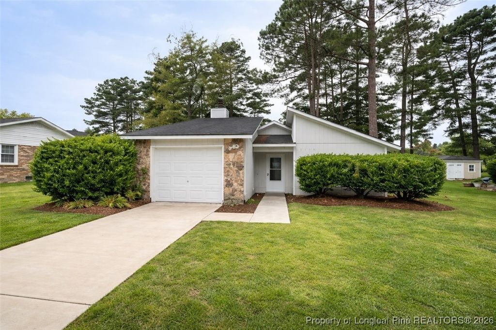 Photo of 1128 Thornwood Place, Fayetteville, NC 28304 (MLS # 756529)