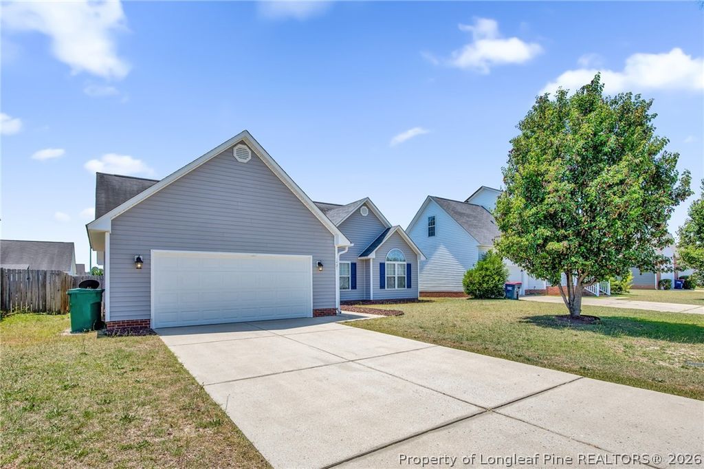 Photo of 1421 Avoncroft Drive, Fayetteville, NC 28306 (MLS # 763055)