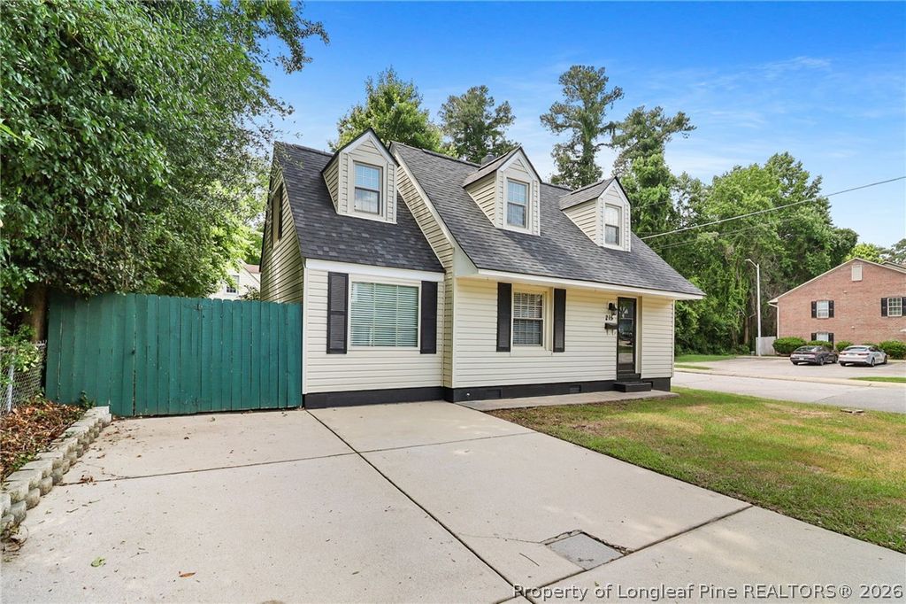 Photo of 215 Hinsdale Avenue, Fayetteville, NC 28305 (MLS # 763286)