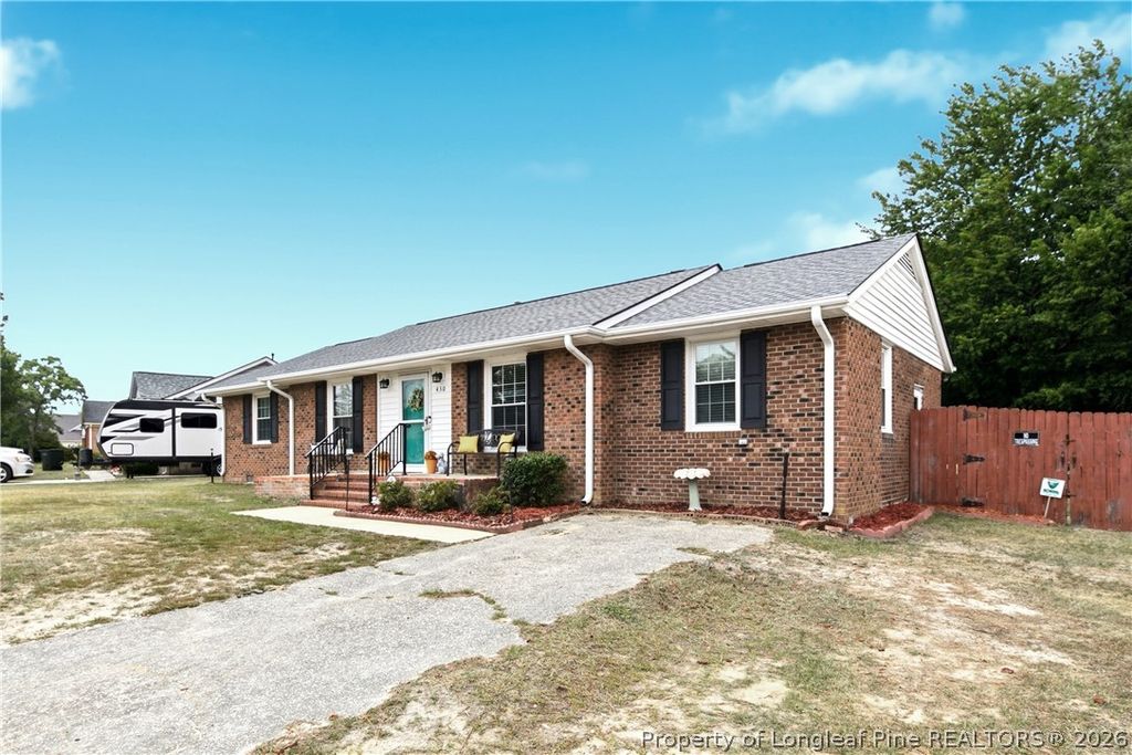Photo of 430 Saddle Ridge Road, Fayetteville, NC 28311 (MLS # 764137)