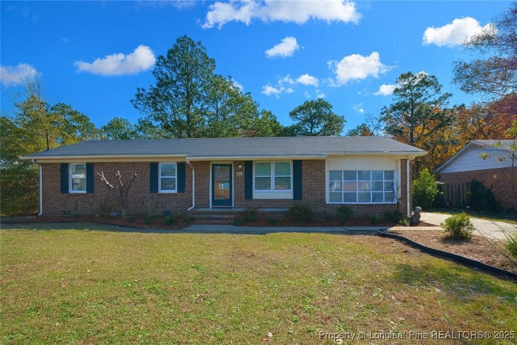 Photo of 3235 Glenmore Drive, Hope Mills, NC 28348 (MLS # 753959)