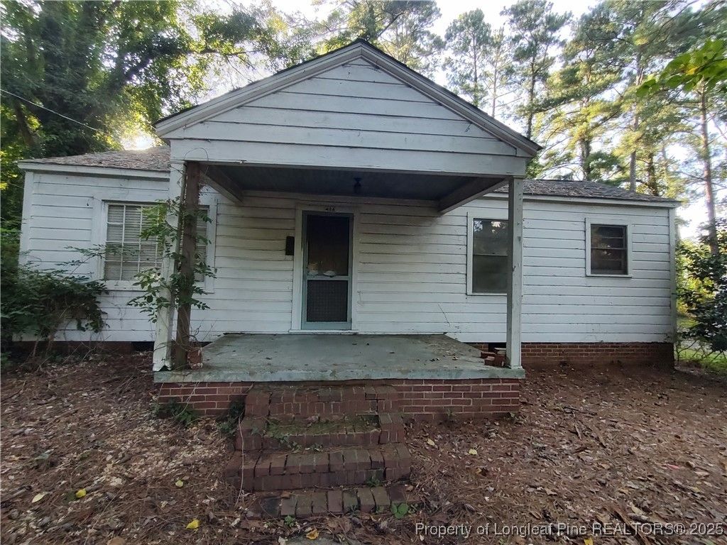 Photo of 406 Courtland Drive, Sanford, NC 27330 (MLS # 752033)