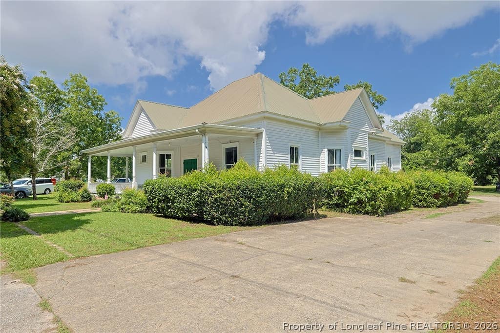 Photo of 307 McCaskill Avenue, Maxton, NC 28364 (MLS # 767388)