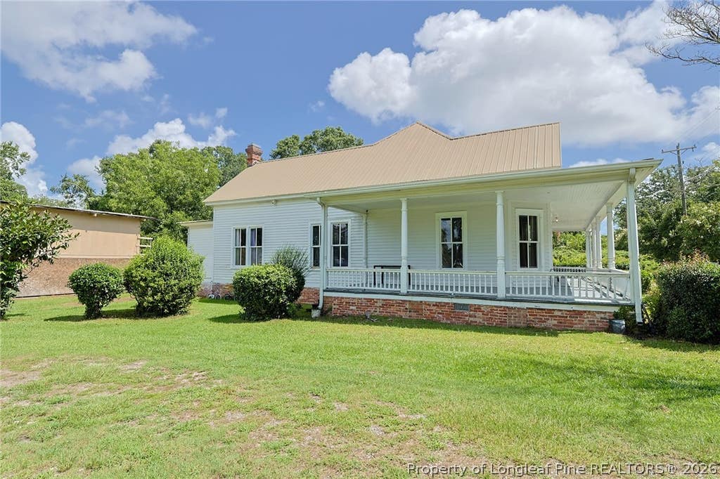 Photo of 307 McCaskill Avenue, Maxton, NC 28364 (MLS # 767388)