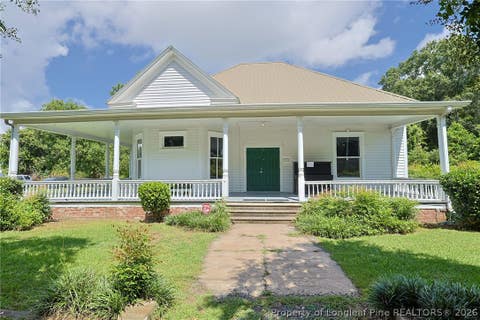 Photo of 307 McCaskill Avenue, Maxton, NC 28364 (MLS # 767388)