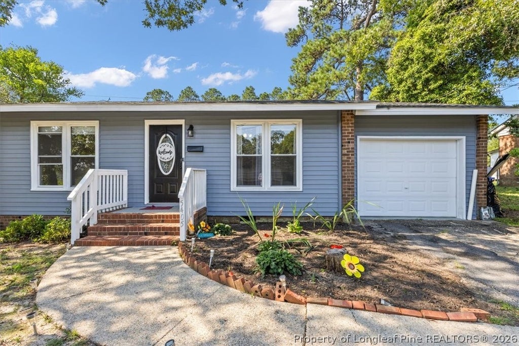 Photo of 5405 SANDSTONE Drive, Fayetteville, NC 28311 (MLS # 768377)