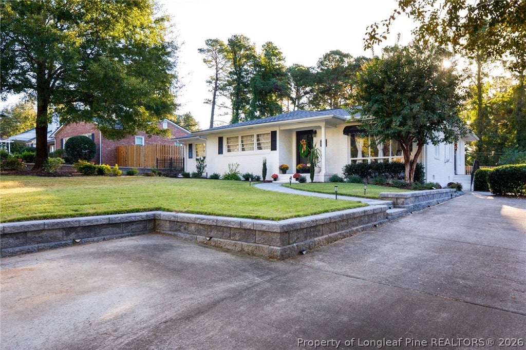 Photo of 527 Vista Drive, Fayetteville, NC 28305 (MLS # 771550)