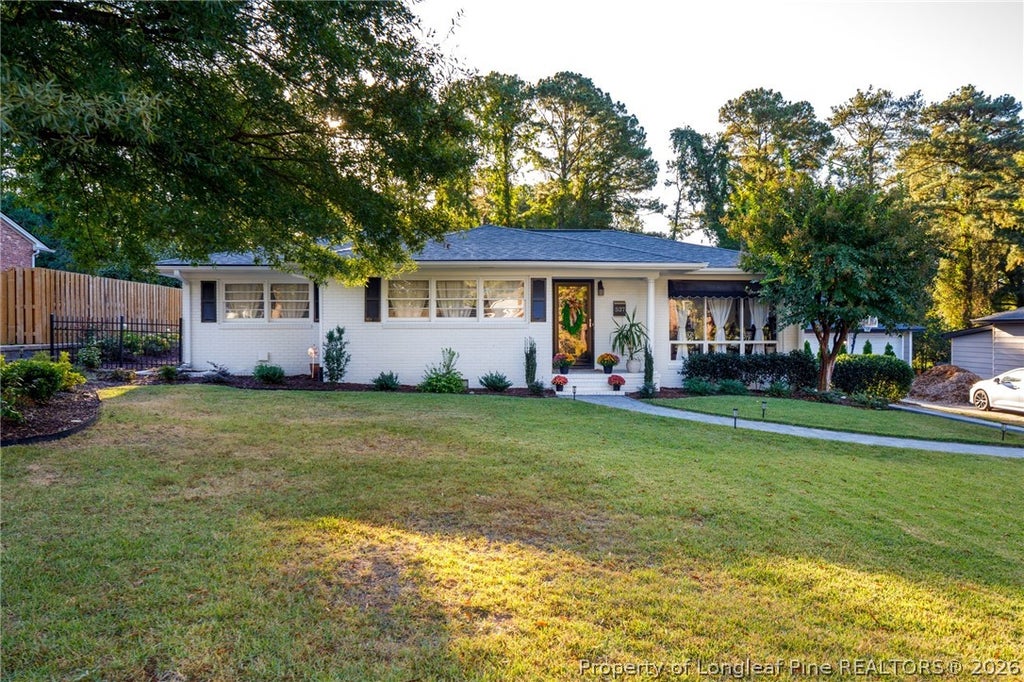 Photo of 527 Vista Drive, Fayetteville, NC 28305 (MLS # 771550)