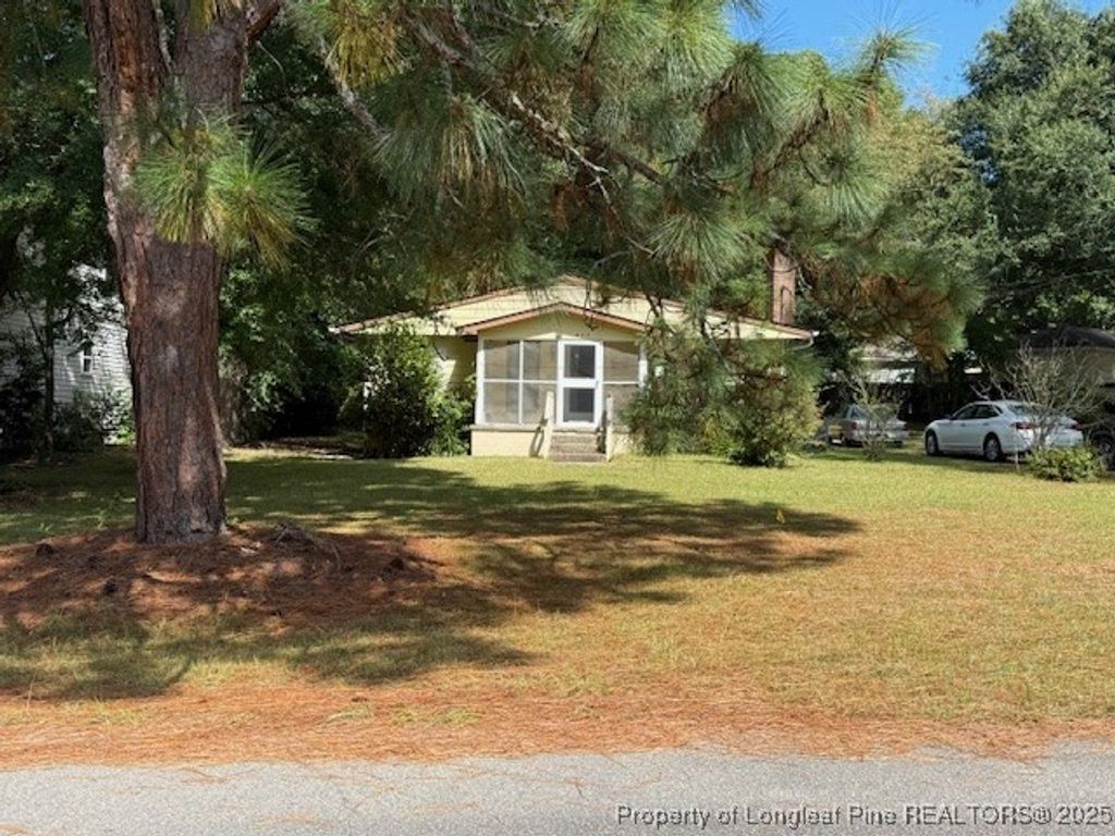 Photo of 435 W Connecticut Avenue, Southern Pines, NC 28387 (MLS # 750091)