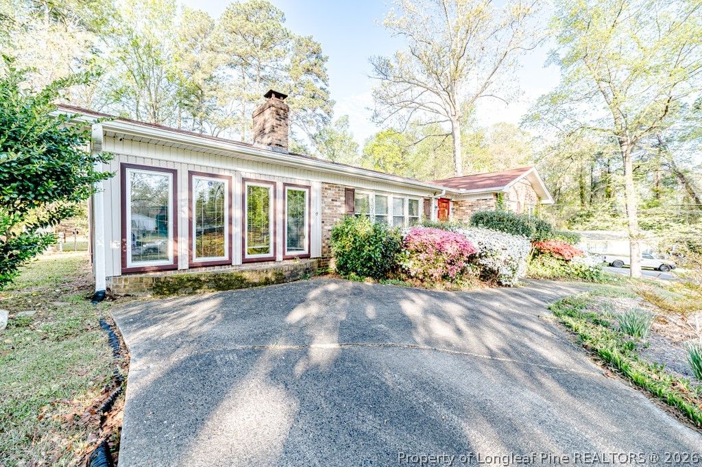 Photo of 820 Primrose Lane, Sanford, NC 27330 (MLS # 760206)