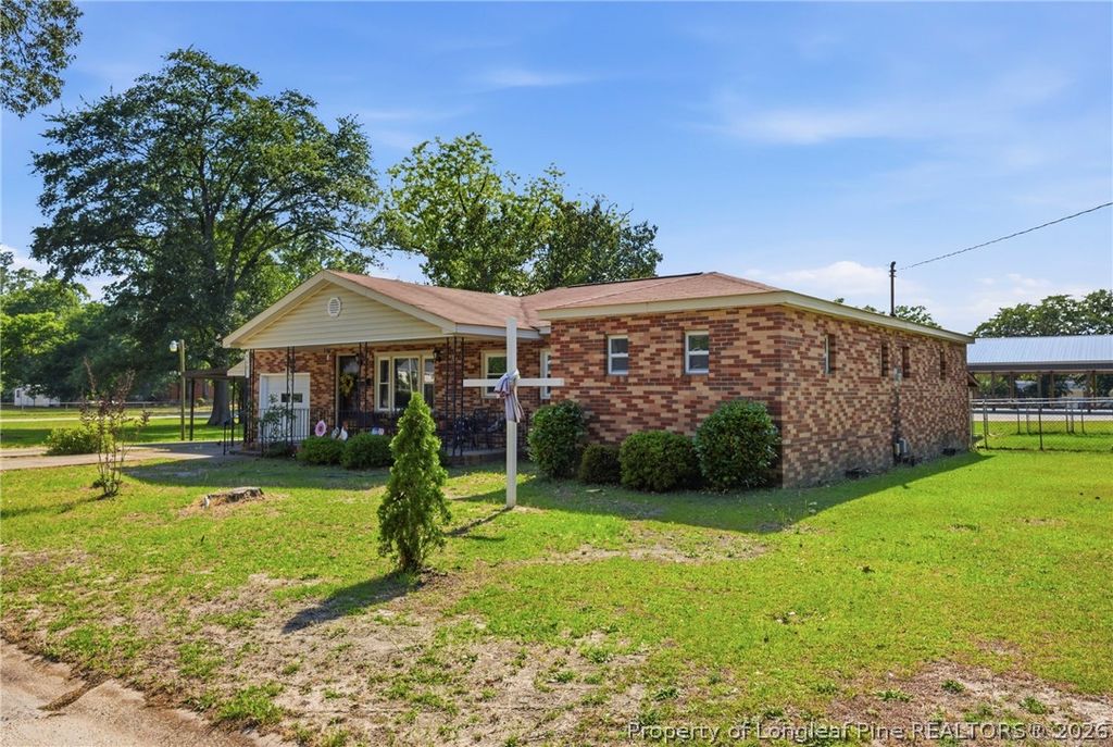 Photo of 409 N 4th Street, St Pauls, NC 28384 (MLS # 762559)