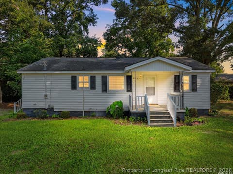 Photo of 604 Calhoun Street, Clinton, NC 28328 (MLS # 768180)