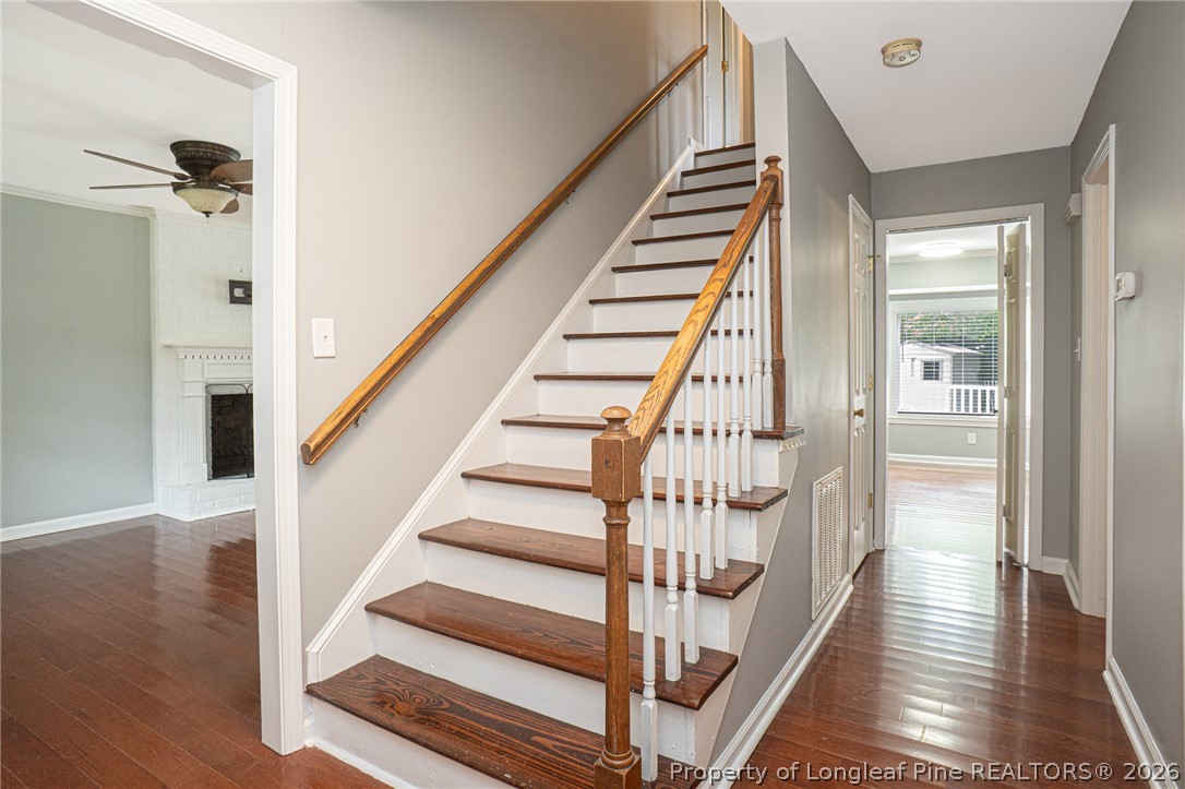 2119 Hollyridge Place