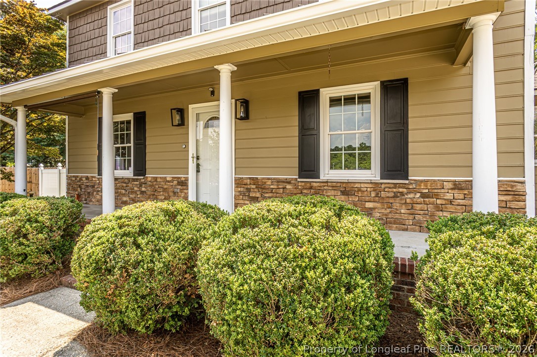 2119 Hollyridge Place