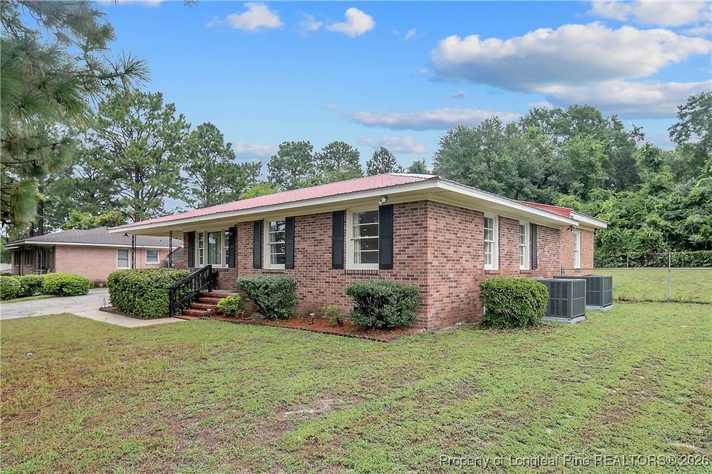 Photo of 4914 Pinewood Drive, Hope Mills, NC 28348 (MLS # 755853)