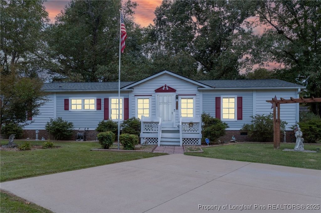 Photo of 520 Inverary Drive, Raeford, NC 28376 (MLS # 751536)