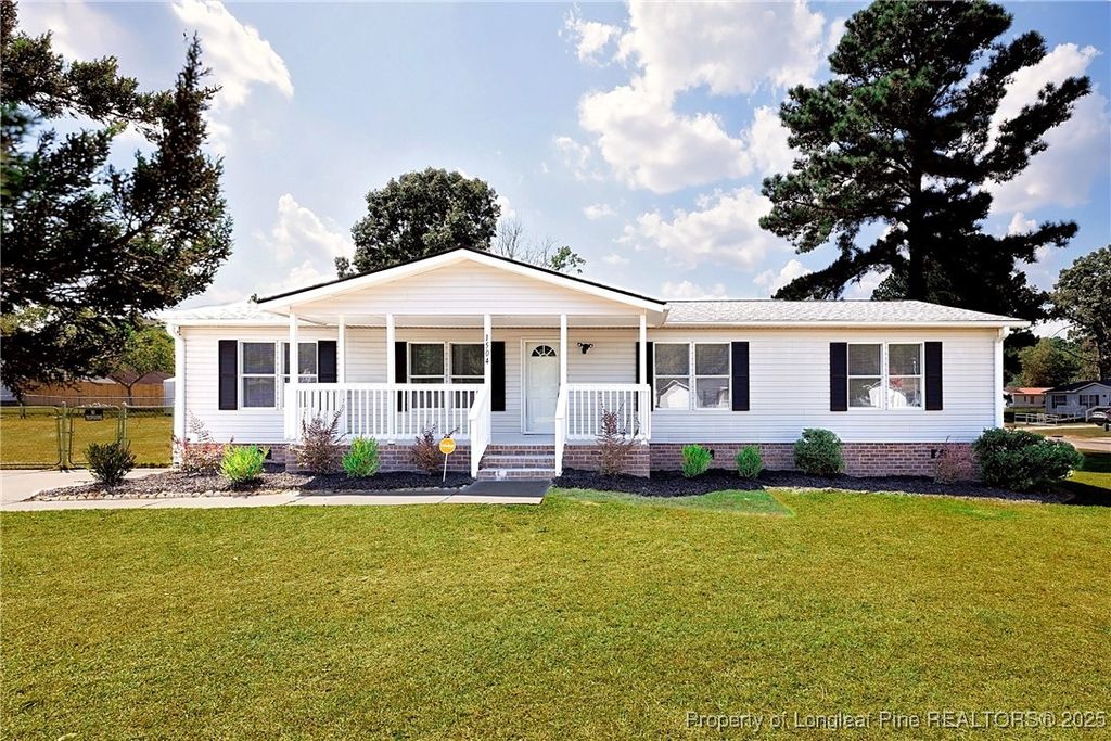 Photo of 1504 Clan Campbell Drive, Raeford, NC 28376 (MLS # 749973)