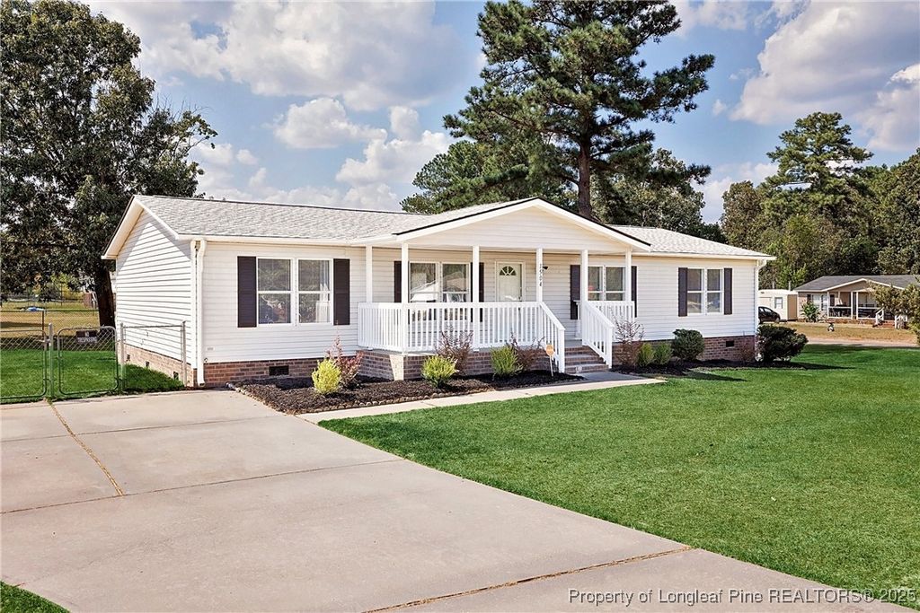 Photo of 1504 Clan Campbell Drive, Raeford, NC 28376 (MLS # 749973)