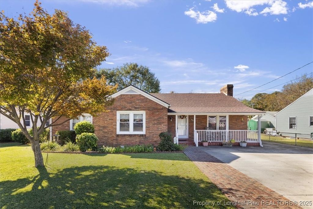 Photo of 807 Raleigh Road, Clinton, NC 28328 (MLS # 752980)