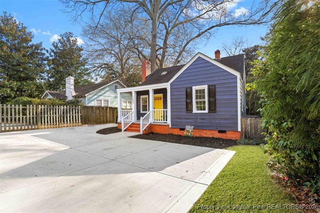 Photo of 1605 Morganton Road, Fayetteville, NC 28305 (MLS # 755338)