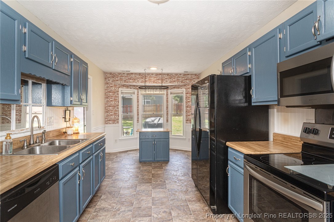 Fayetteville, North Carolina 28314, United States, 3 Bedrooms Bedrooms, ,2 BathroomsBathrooms,Residential,Pending,156428