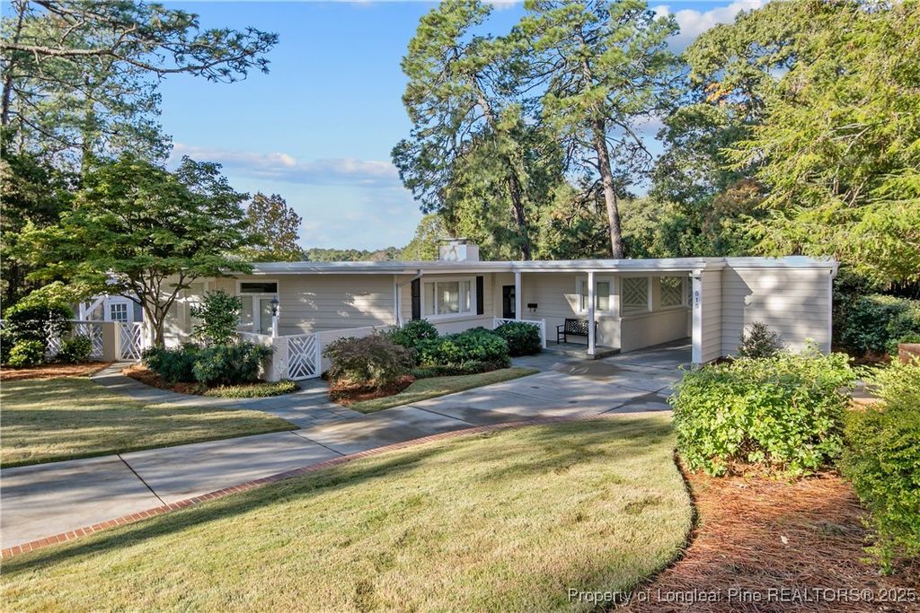 Photo of 515 Valley Road, Fayetteville, NC 28305 (MLS # 752754)