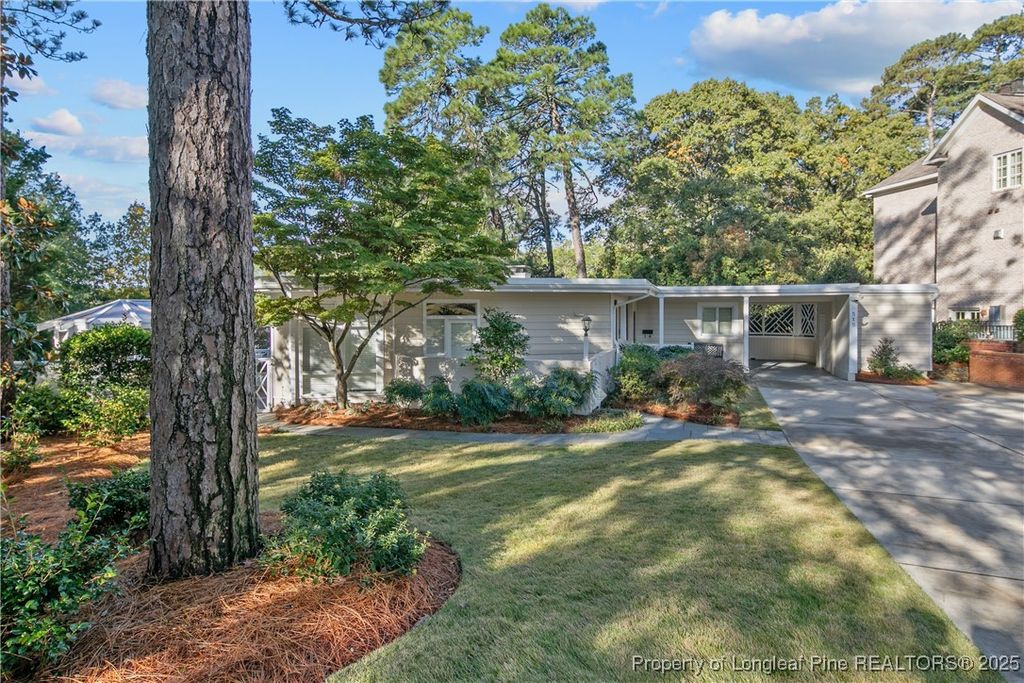 Photo of 515 Valley Road, Fayetteville, NC 28305 (MLS # 752754)