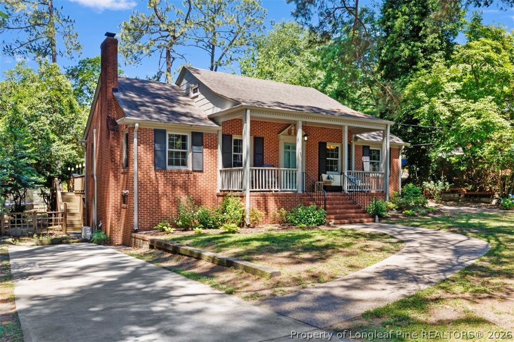 Photo of 304 Woodcrest Road, Fayetteville, NC 28305 (MLS # 762658)