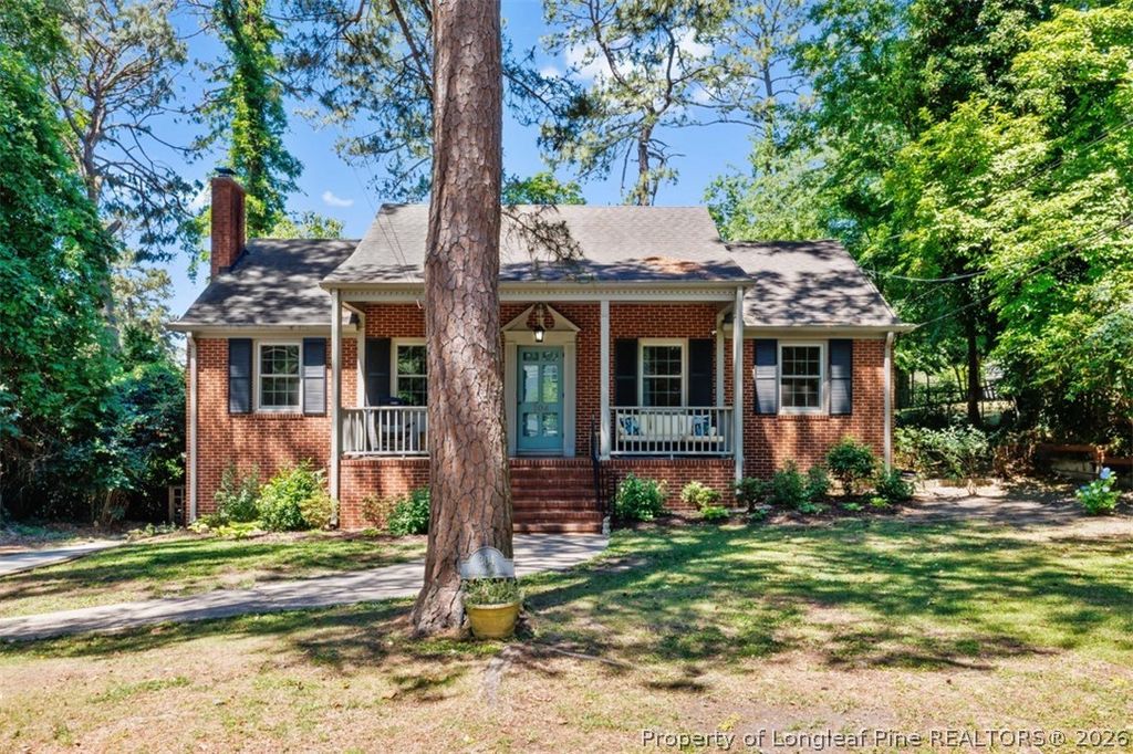 Photo of 304 Woodcrest Road, Fayetteville, NC 28305 (MLS # 762658)