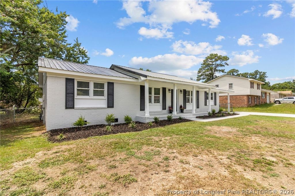 Photo of 1606 Grandview Drive, Fayetteville, NC 28314 (MLS # 766278)