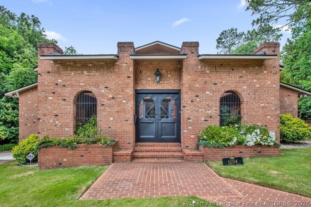 Photo of 1204 Longleaf Drive, Fayetteville, NC 28305 (MLS # 763451)