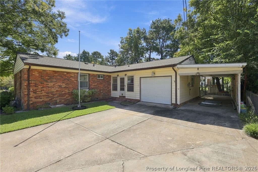 Photo of 433 Morningside Drive, Fayetteville, NC 28311 (MLS # 770161)