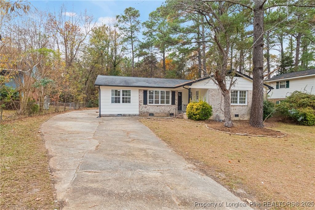 Photo of 619 Bessemer Circle, Fayetteville, NC 28301 (MLS # 753693)