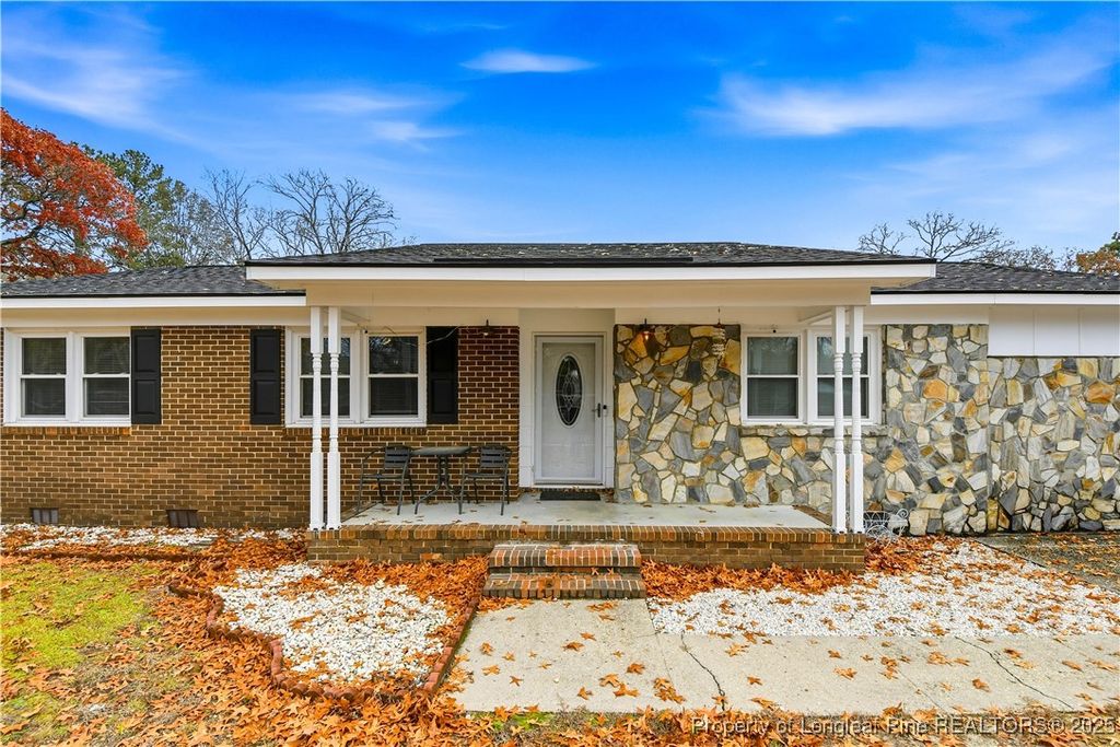 Photo of 1633 Cawdor Drive, Fayetteville, NC 28304 (MLS # 754617)