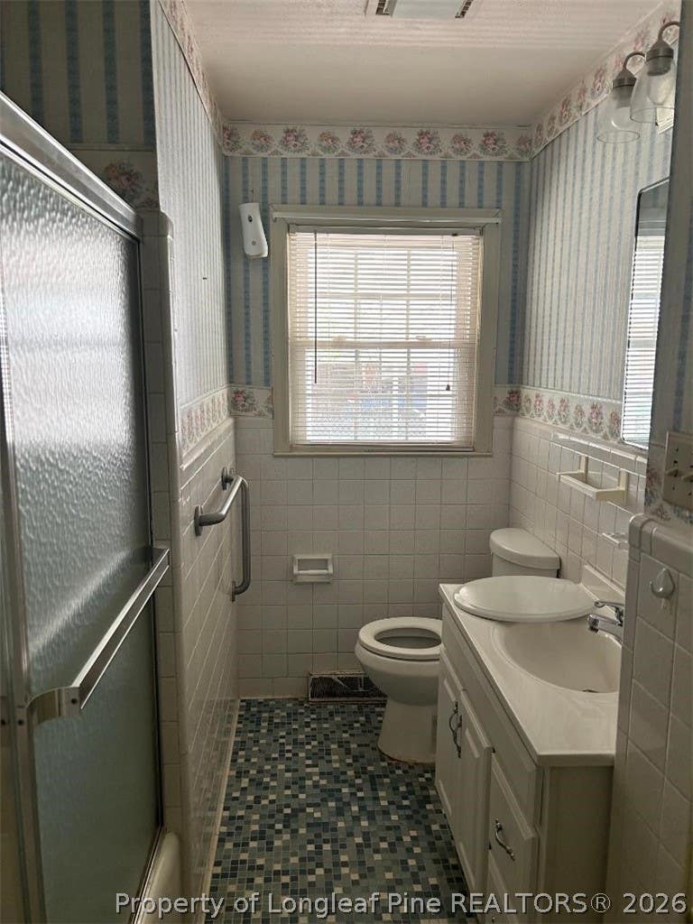 Photo of 511 E 18th Street E, Lumberton, NC 28358 (MLS # 768199)
