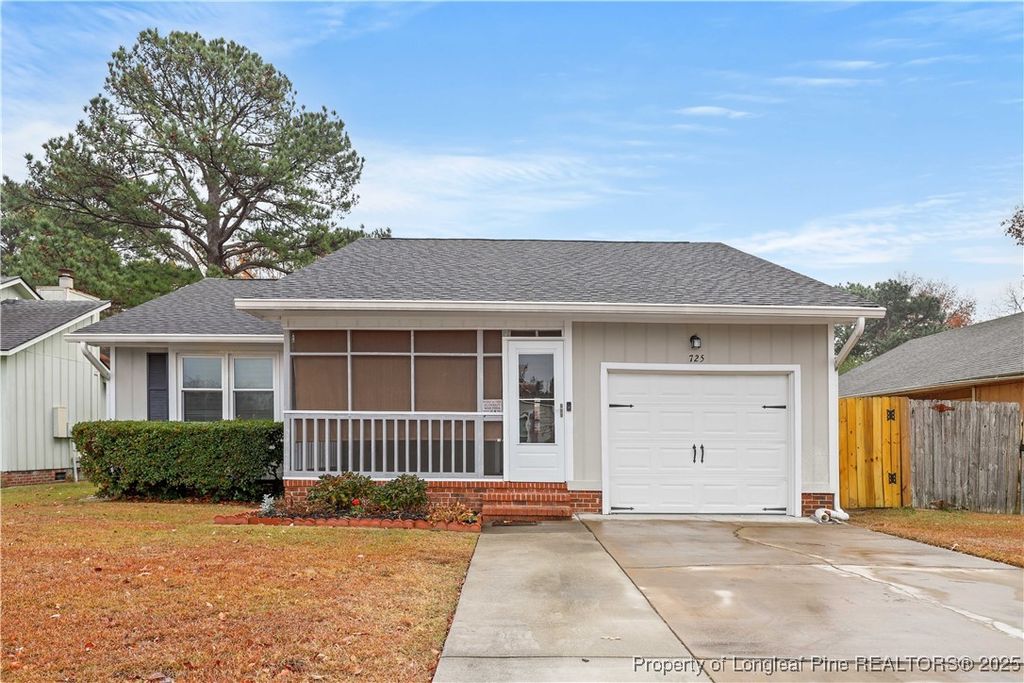 Photo of 725 Mosswood Lane, Fayetteville, NC 28311 (MLS # 753626)