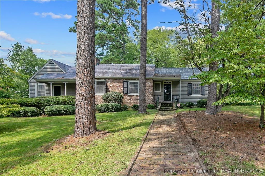 Photo of 1610 Twin Oak Drive, Fayetteville, NC 28305 (MLS # 750683)