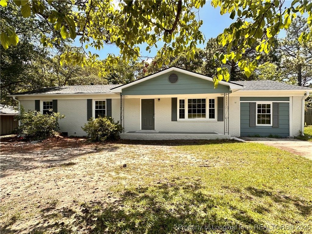 Photo of 607 Platinum Street, Fayetteville, NC 28311 (MLS # 754408)