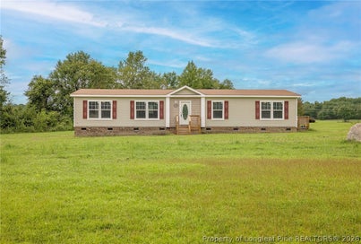 1039 Edgewater Drive Raeford NC 28376