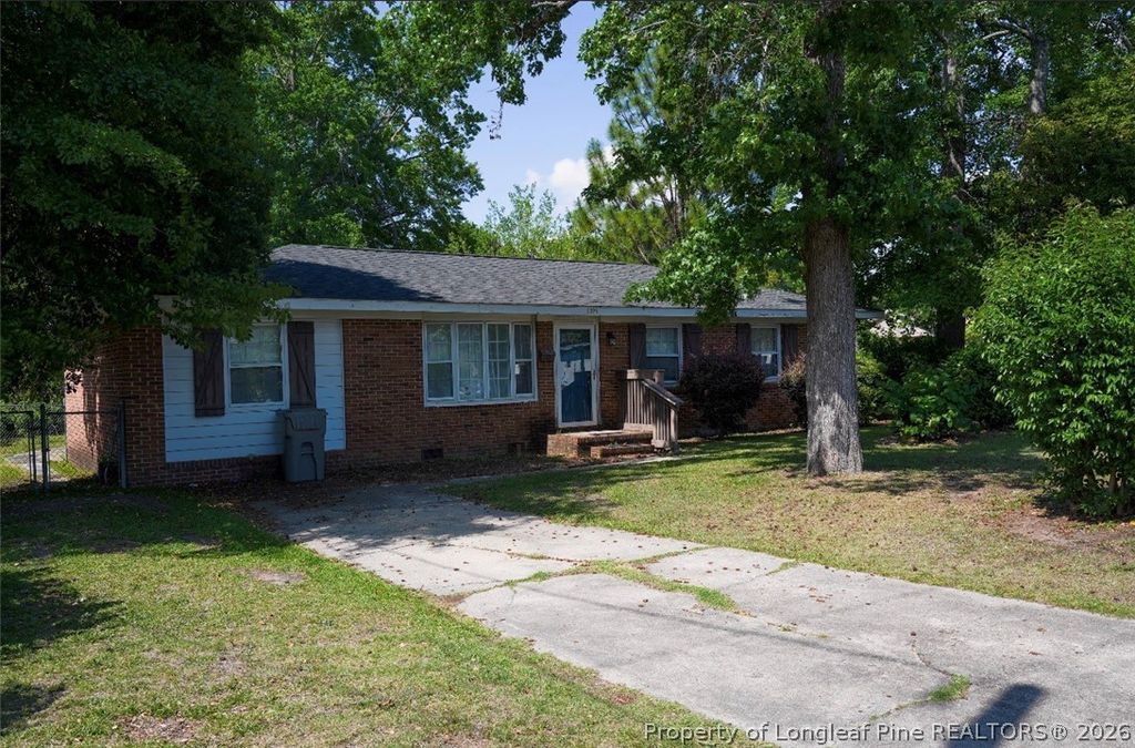 Photo of 1395 E 7th Street, Lumberton, NC 28358 (MLS # 762678)