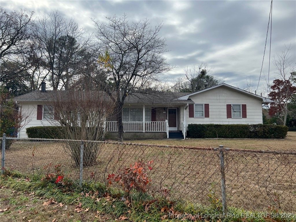 Photo of 1602 Camelot Drive, Fayetteville, NC 28304 (MLS # 752458)